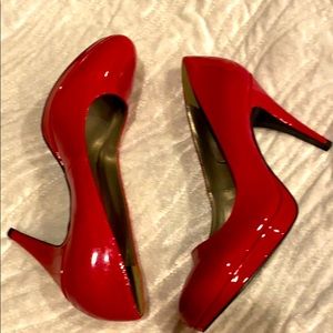 NWOT Worthington Red Heels